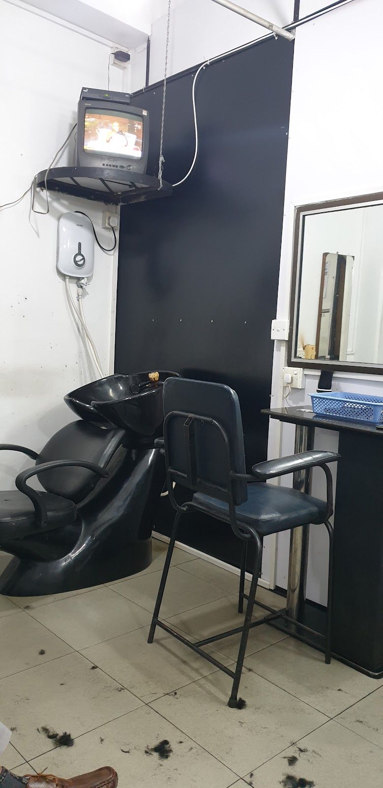 Salon Bright